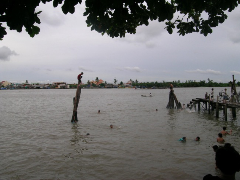 写真６　メコンデルタの町カントー付近のメコン川